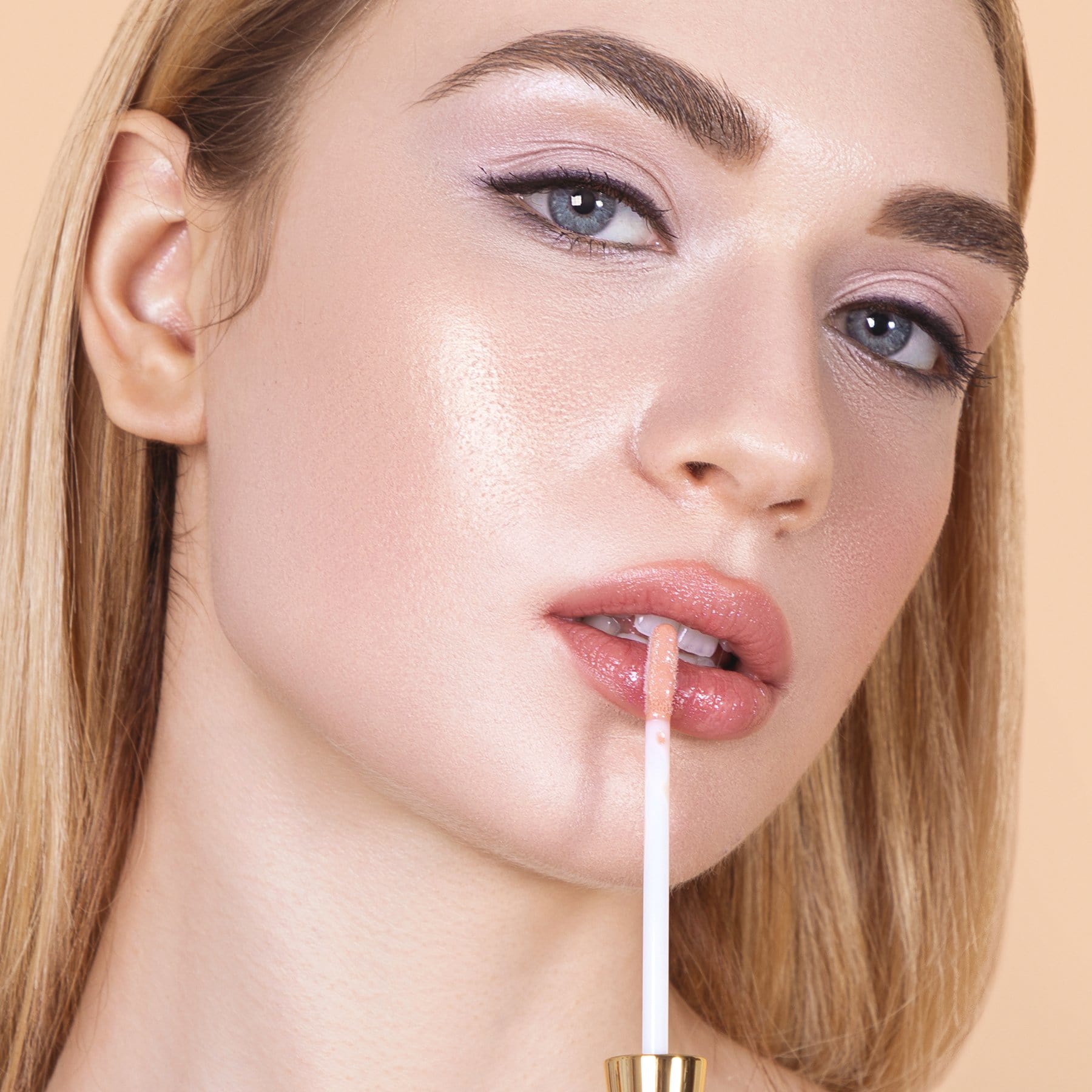 Velvet Gloss Plumper 77. It's Over + Free Mini